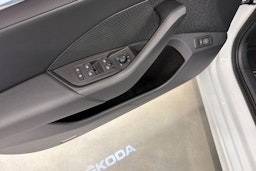 valkoinen Skoda Octavia 2021 kuva 15.