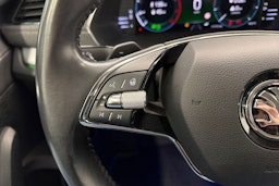 valkoinen Skoda Octavia 2021 kuva 16.