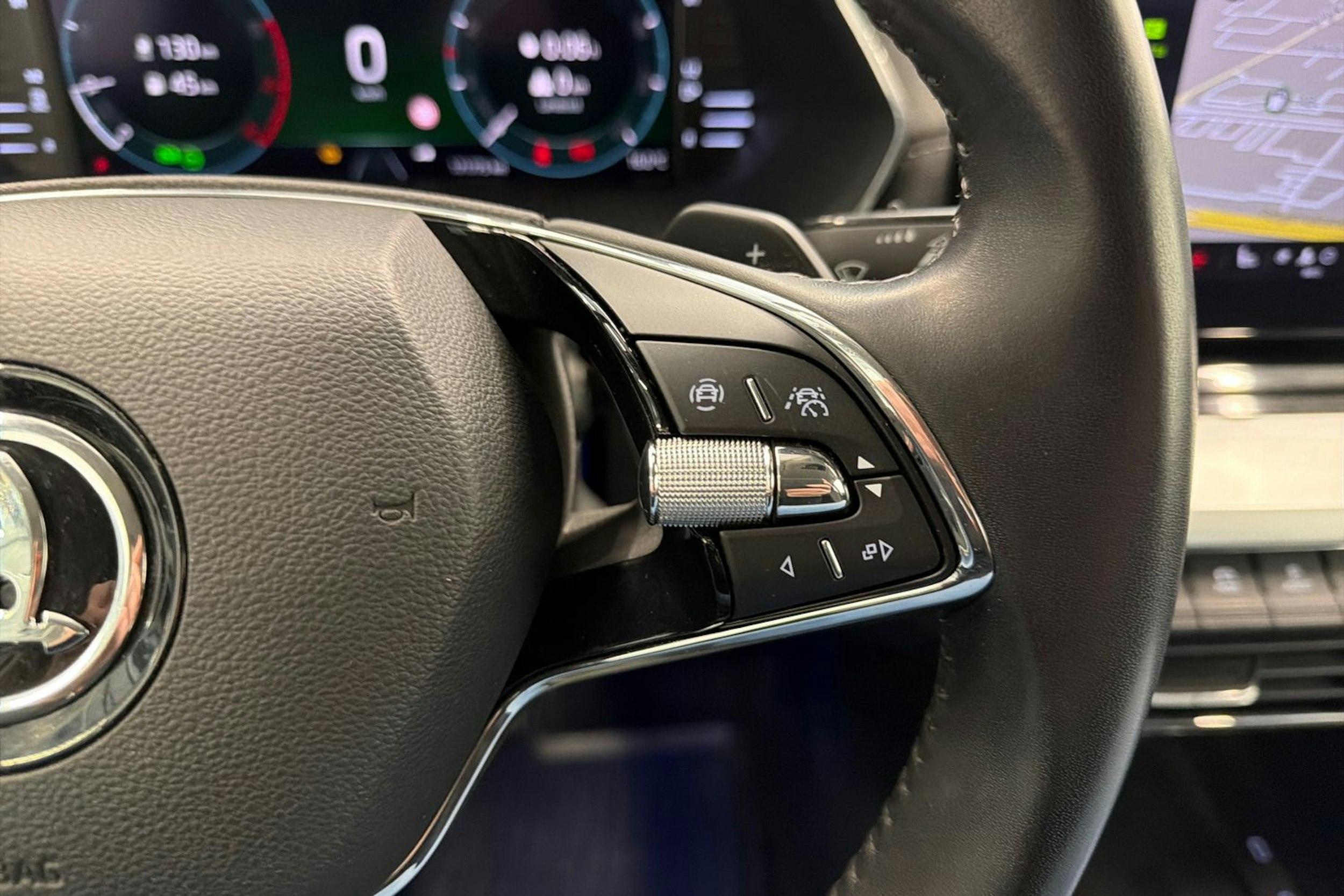 valkoinen Skoda Octavia 2021 kuva 17.