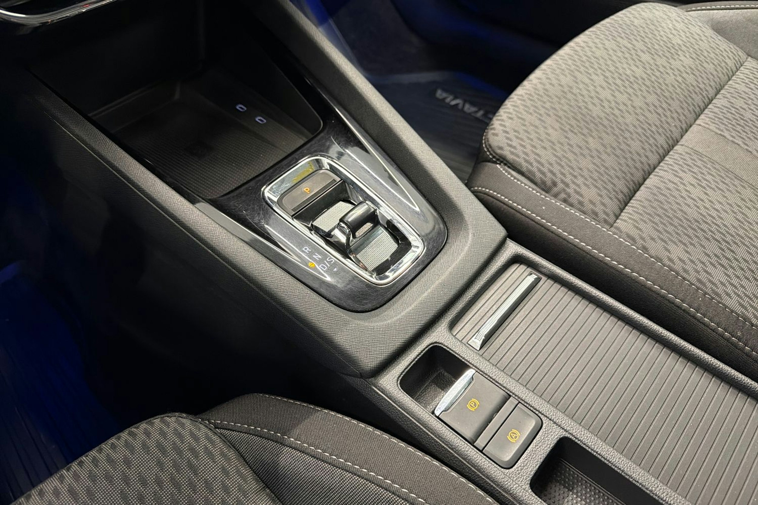 valkoinen Skoda Octavia 2021 kuva 21.