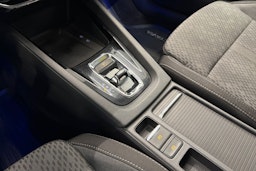 valkoinen Skoda Octavia 2021 kuva 21.