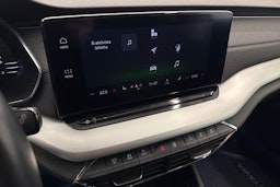 valkoinen Skoda Octavia 2021 kuva 23.