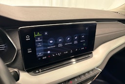 valkoinen Skoda Octavia 2021 kuva 25.