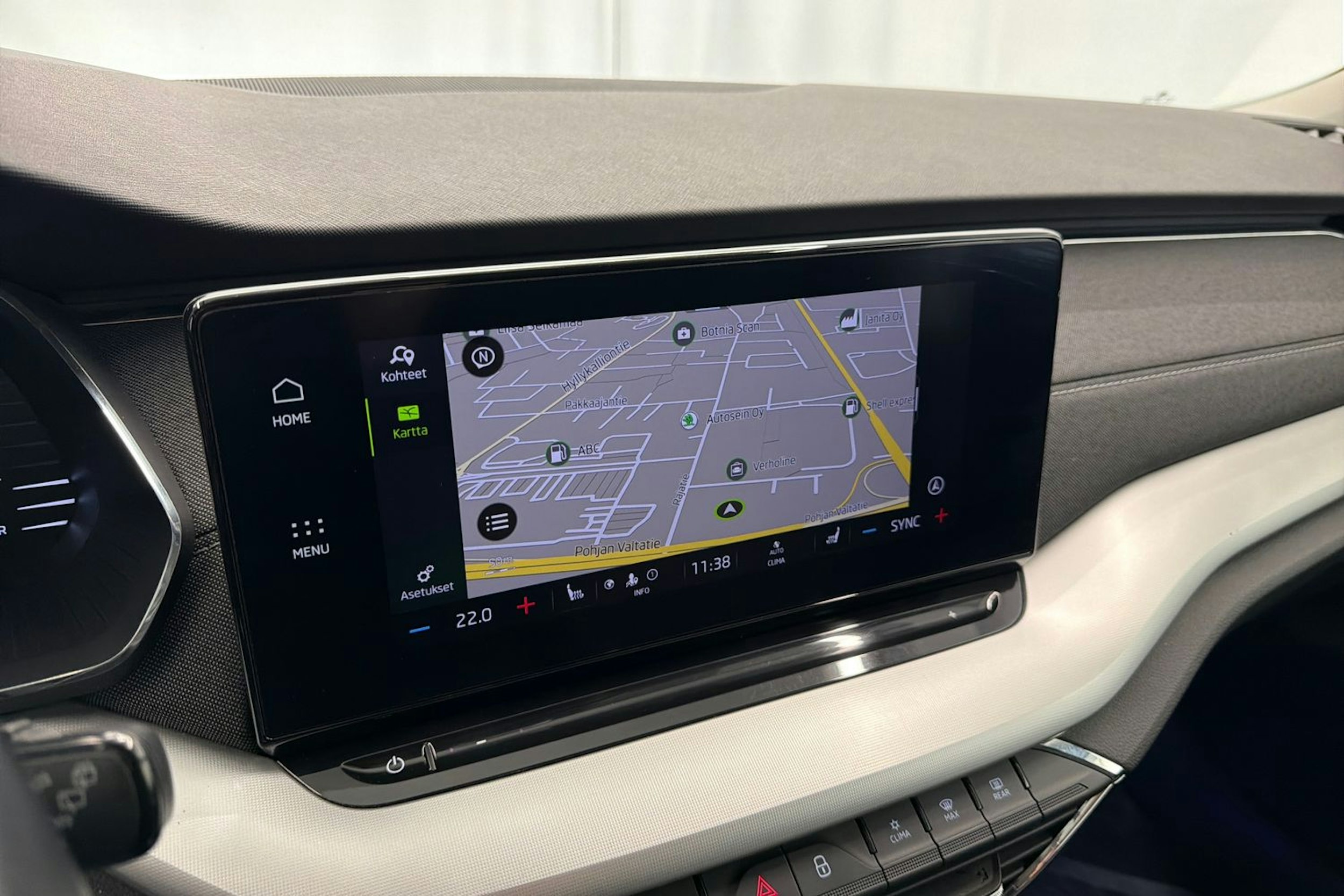 valkoinen Skoda Octavia 2021 kuva 26.