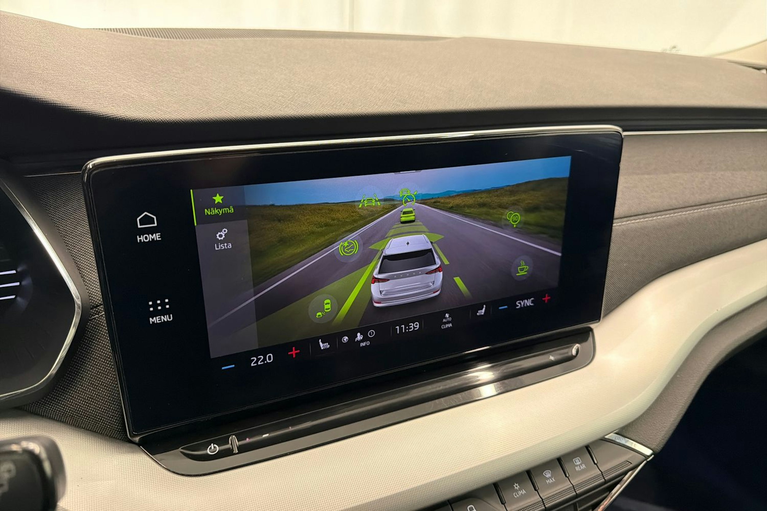 valkoinen Skoda Octavia 2021 kuva 29.