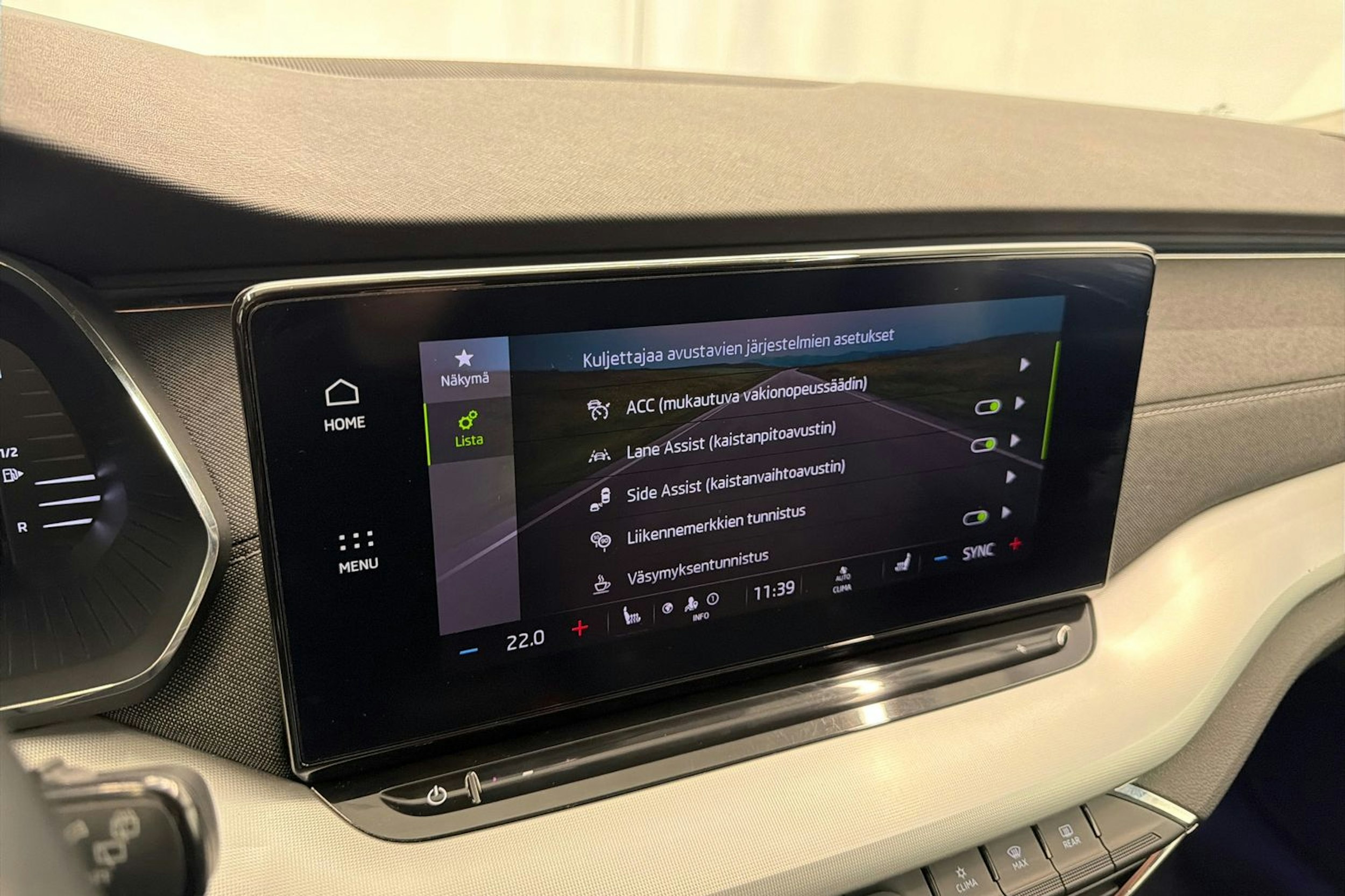 valkoinen Skoda Octavia 2021 kuva 30.