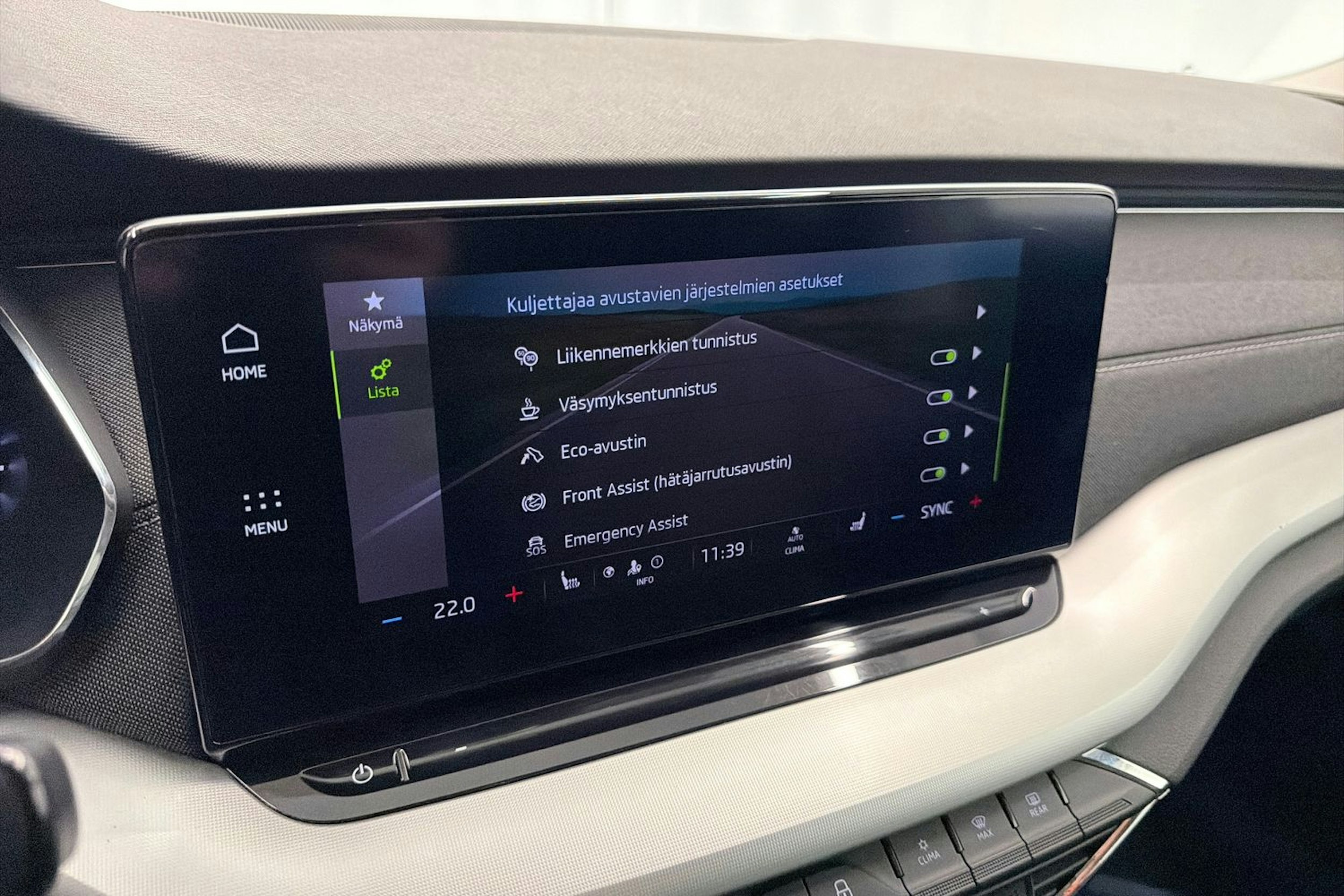 valkoinen Skoda Octavia 2021 kuva 31.