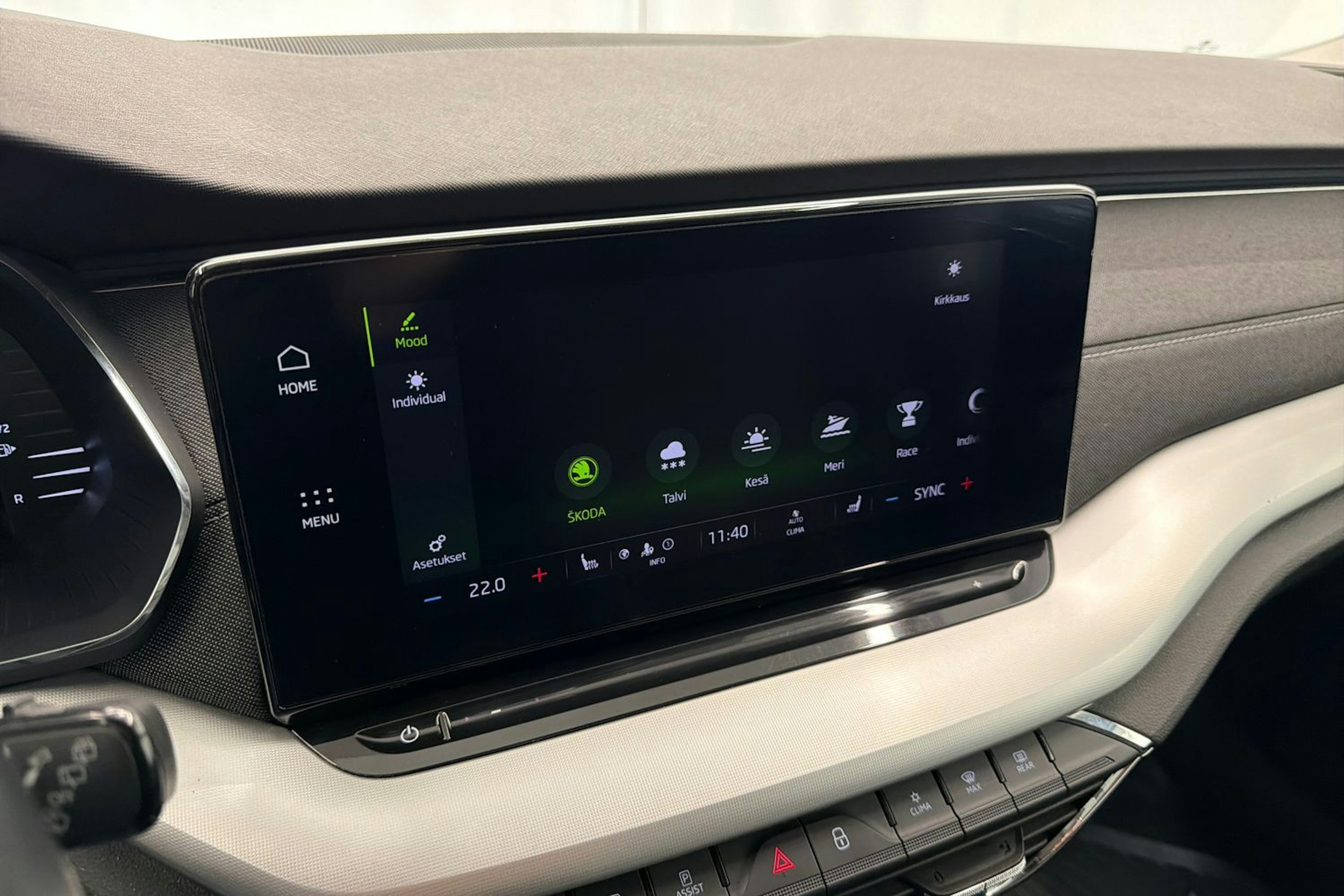 valkoinen Skoda Octavia 2021 kuva 32.