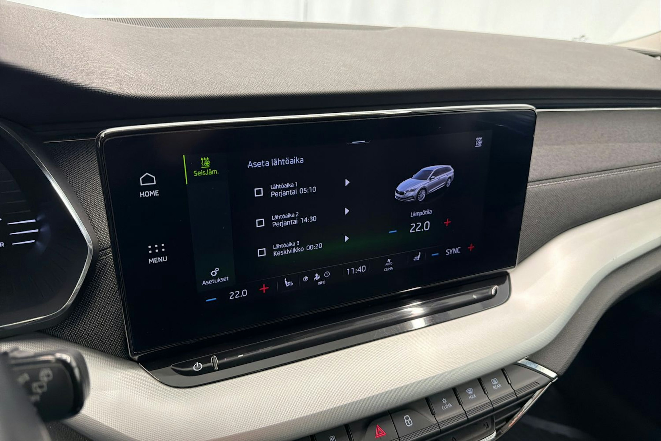 valkoinen Skoda Octavia 2021 kuva 33.