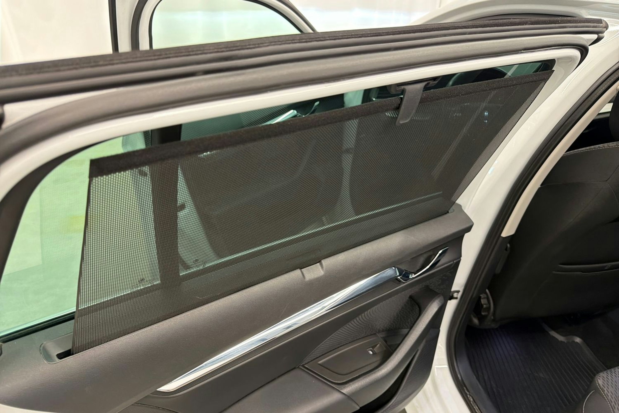 valkoinen Skoda Octavia 2021 kuva 36.