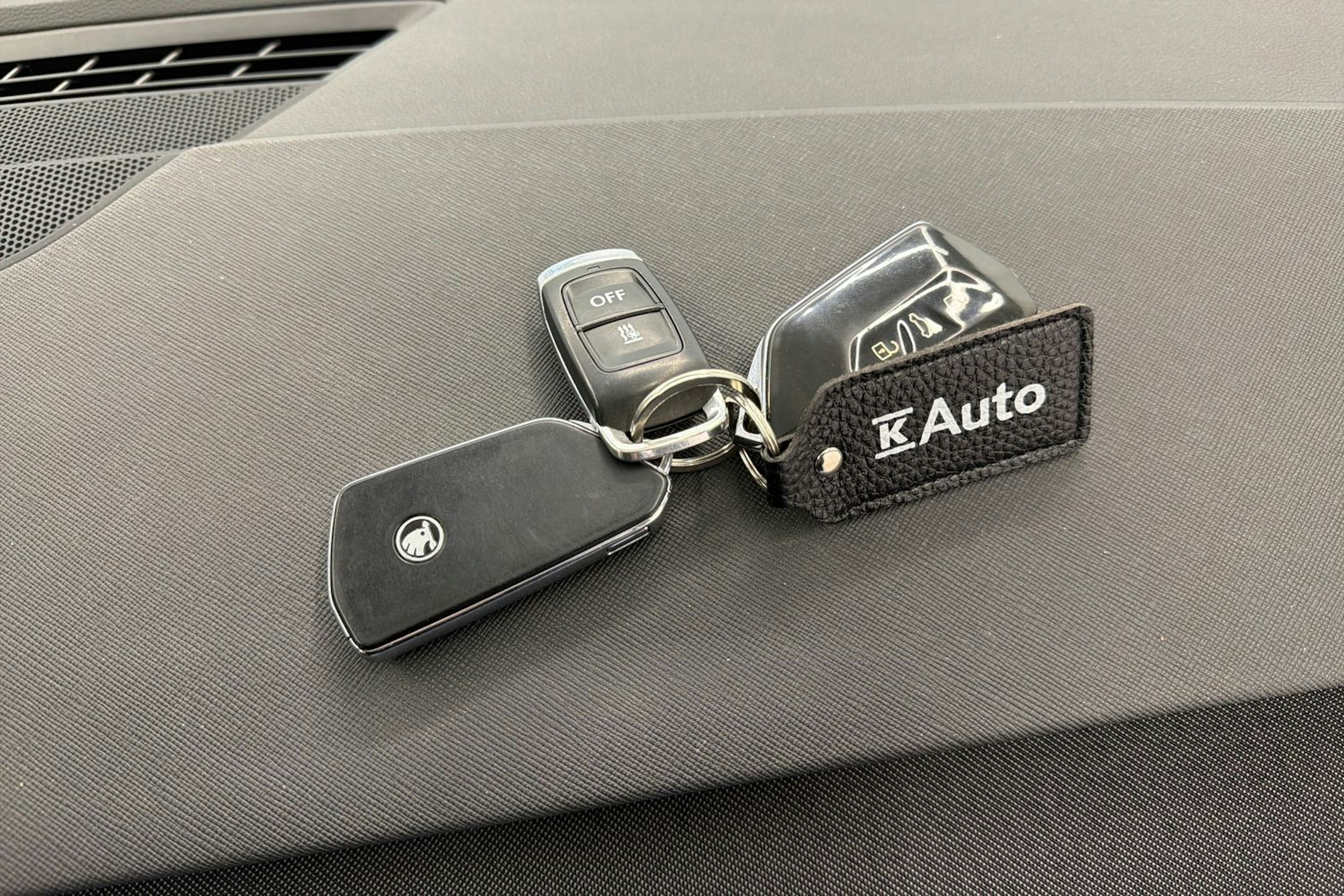 valkoinen Skoda Octavia 2021 kuva 41.