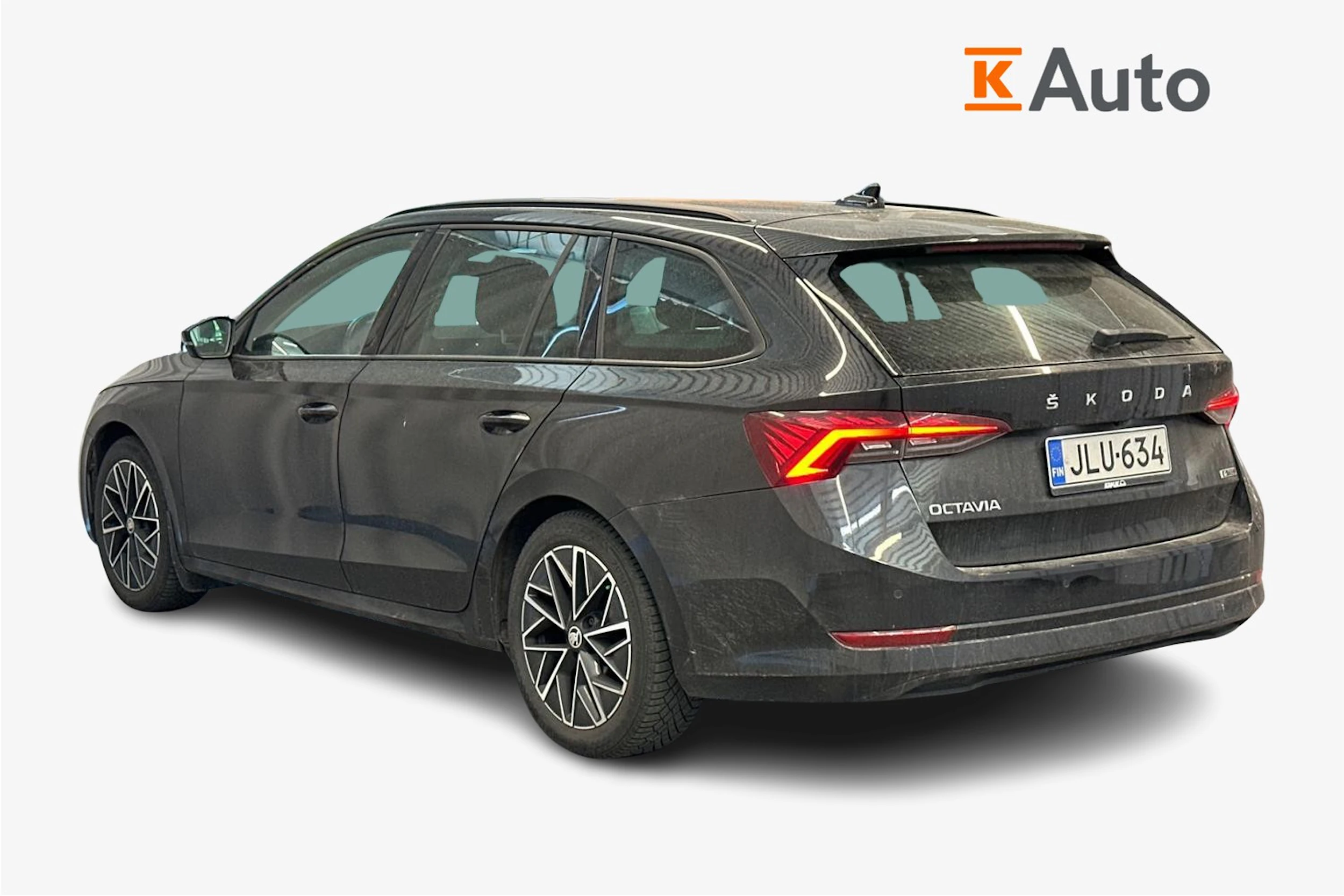 musta Skoda Octavia 2021 kuva 2.
