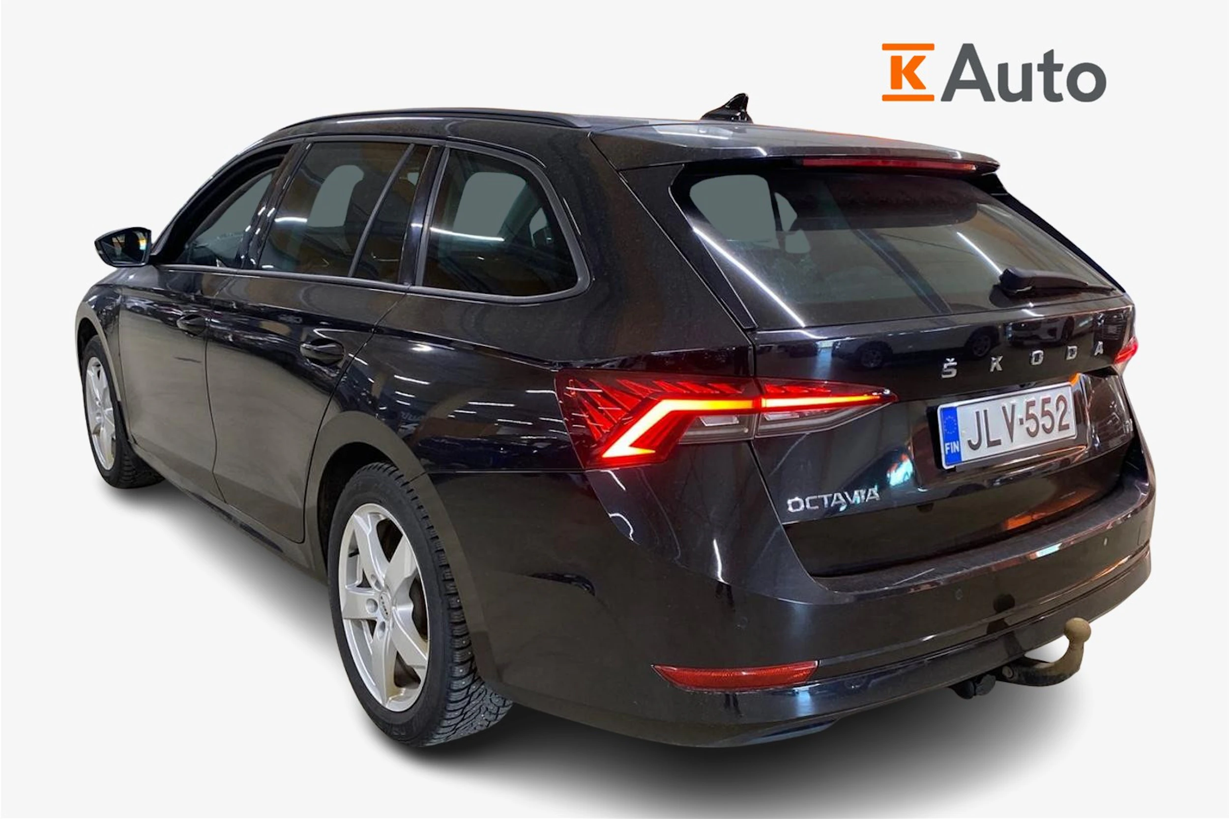 musta Skoda Octavia 2021 kuva 2.