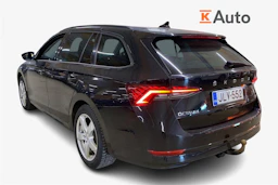 musta Skoda Octavia 2021 kuva 2.