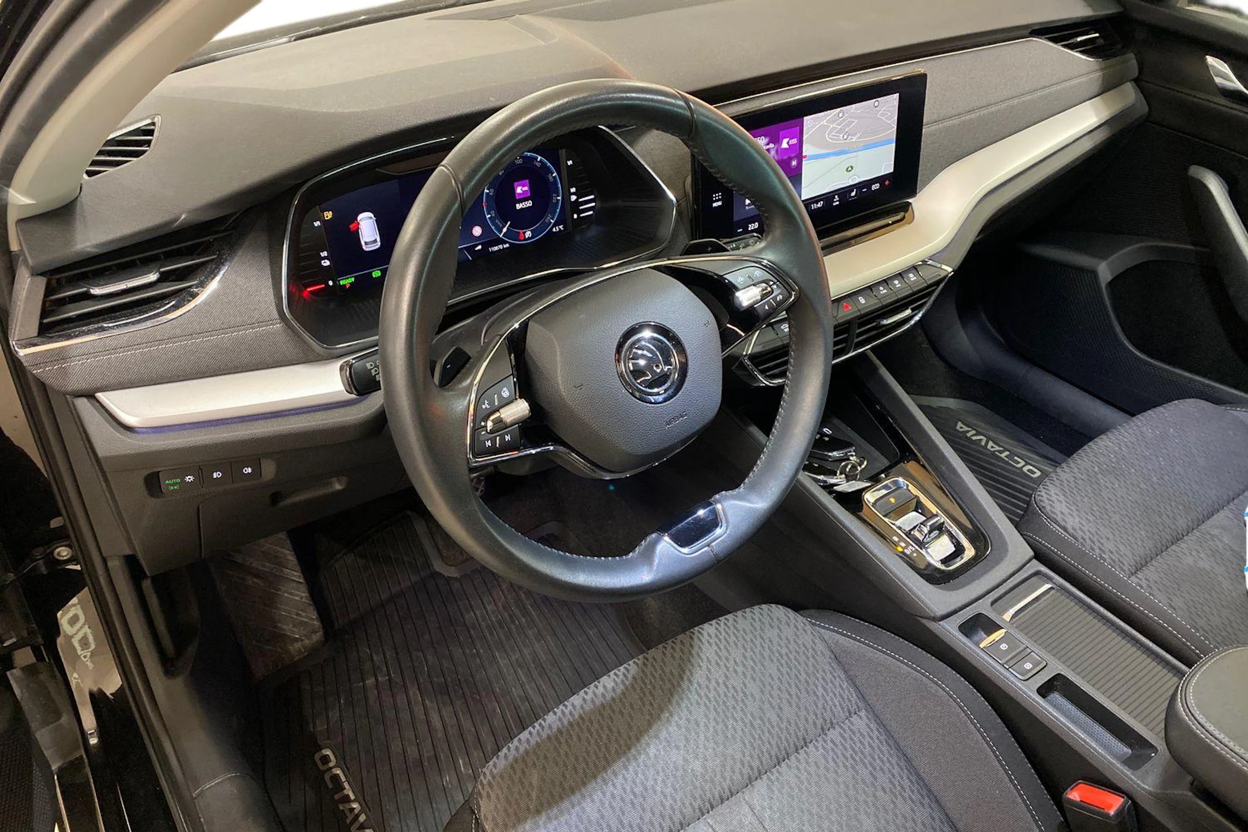musta Skoda Octavia 2021 kuva 3.