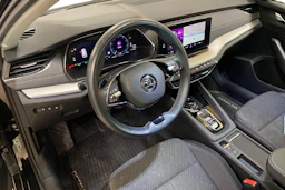 musta Skoda Octavia 2021 kuva 3.