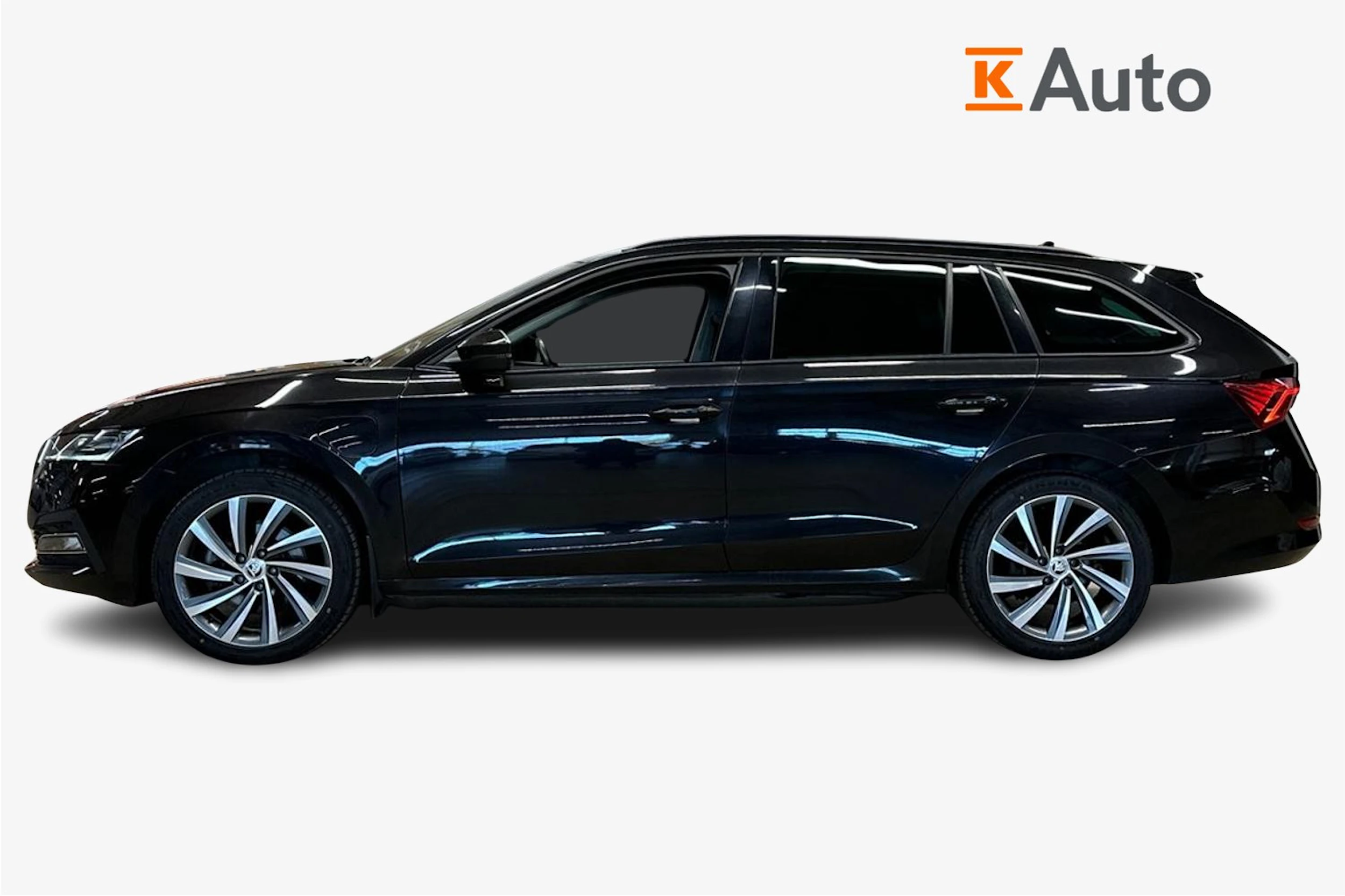 musta Skoda Octavia 2021 kuva 7.