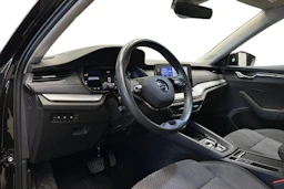 musta Skoda Octavia 2021 kuva 8.