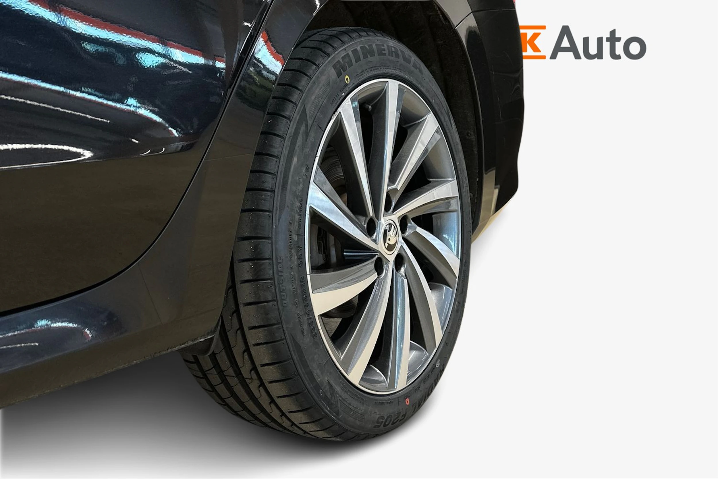 musta Skoda Octavia 2021 kuva 12.