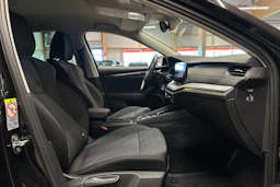 musta Skoda Octavia 2021 kuva 15.