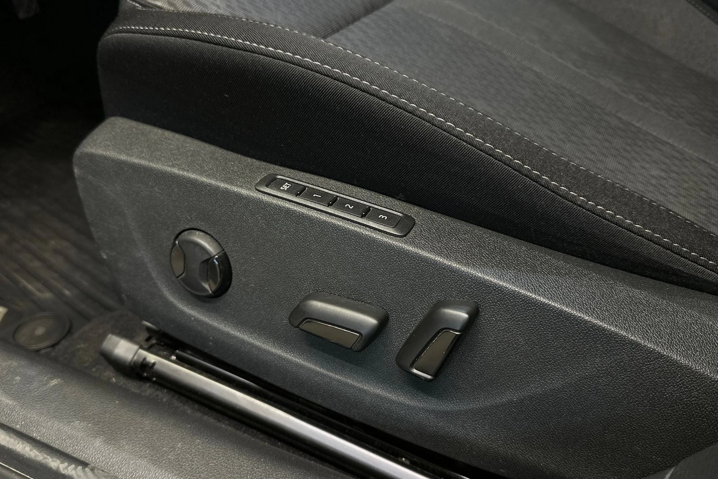 musta Skoda Octavia 2021 kuva 16.