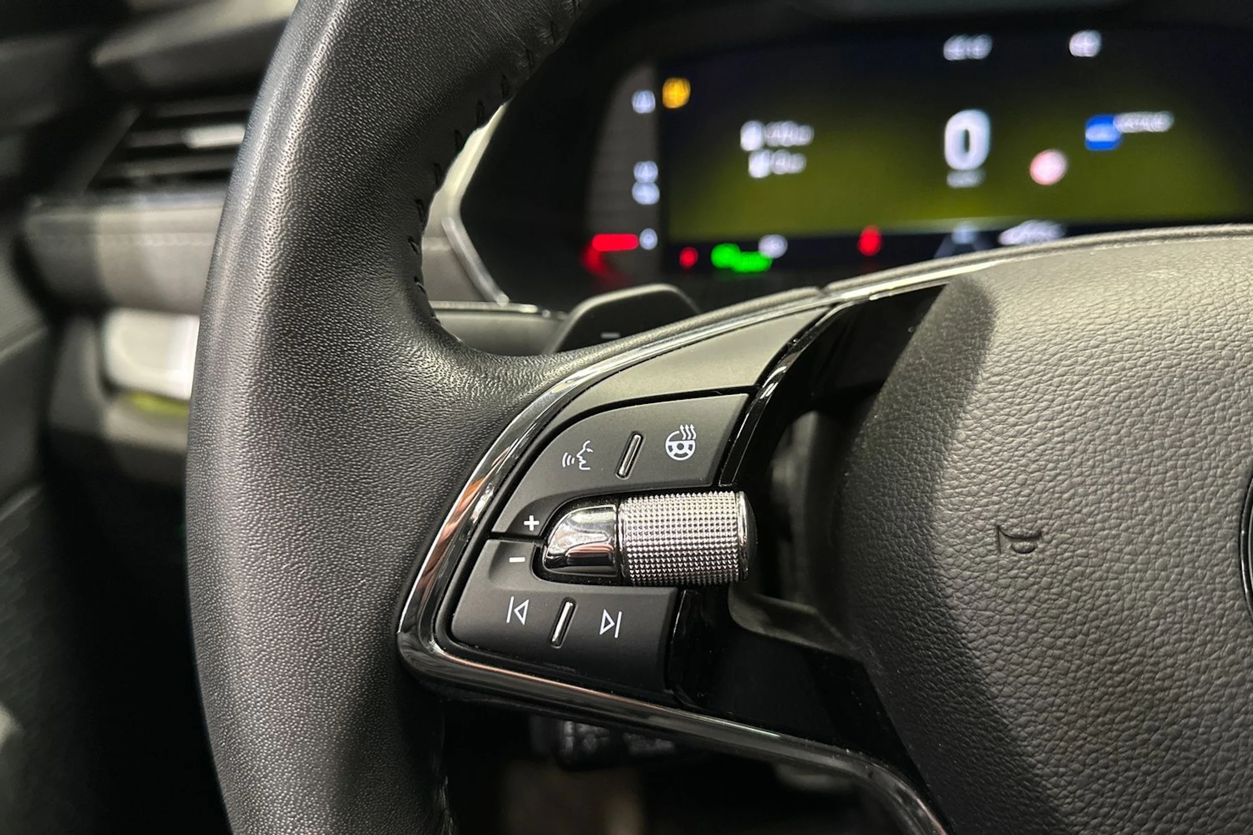 musta Skoda Octavia 2021 kuva 23.