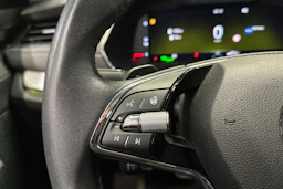 musta Skoda Octavia 2021 kuva 23.