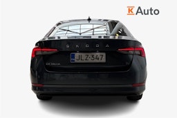 harmaa Skoda Octavia 2021 kuva 3.