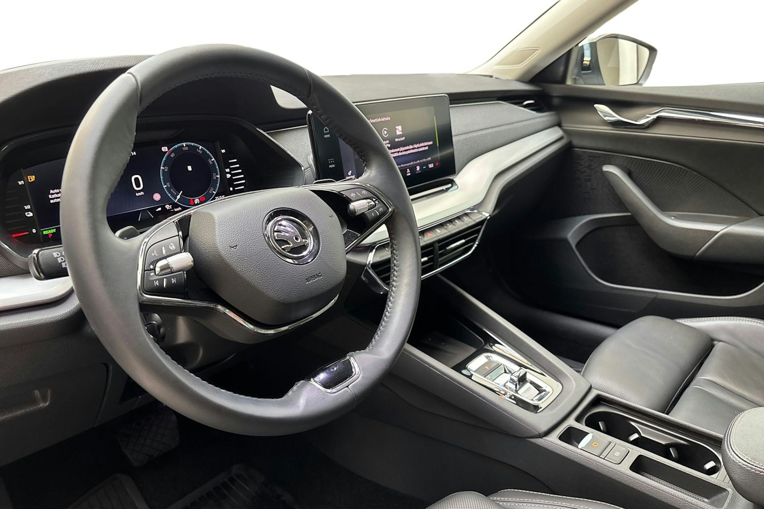 harmaa Skoda Octavia 2021 kuva 7.