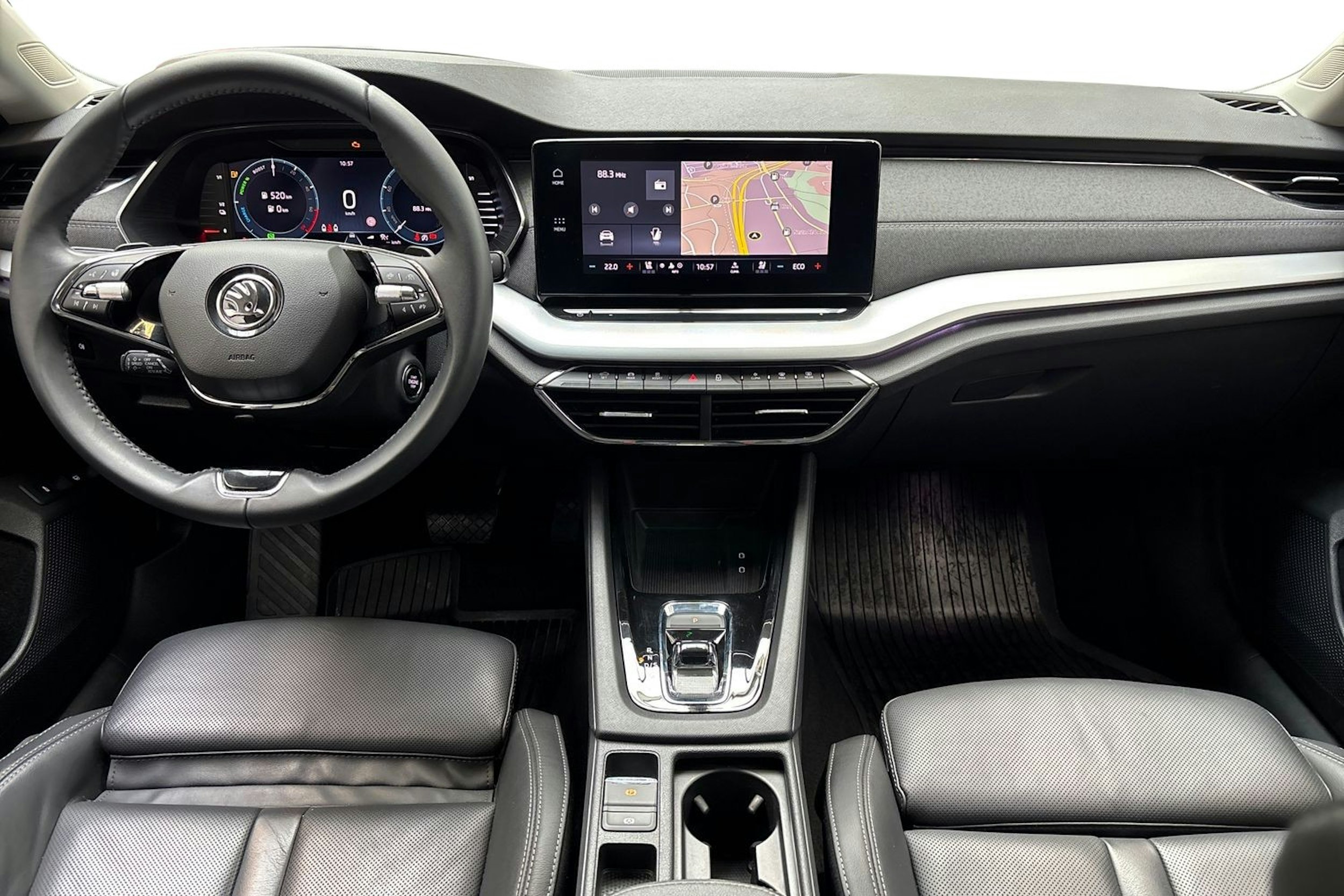 harmaa Skoda Octavia 2021 kuva 9.