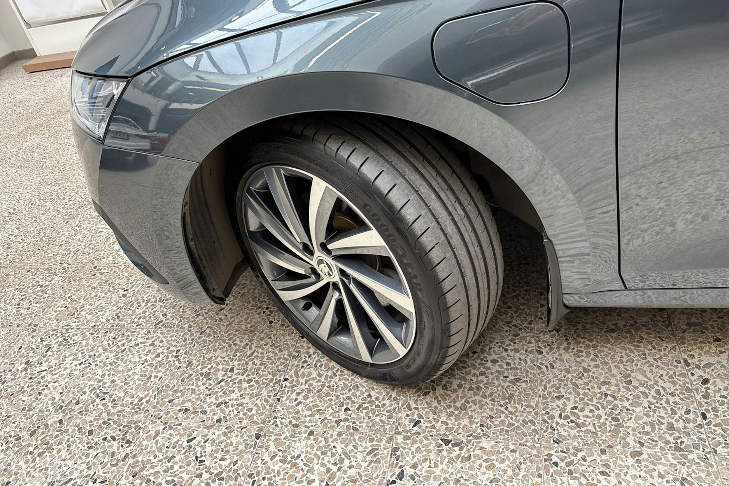 harmaa Skoda Octavia 2021 kuva 13.
