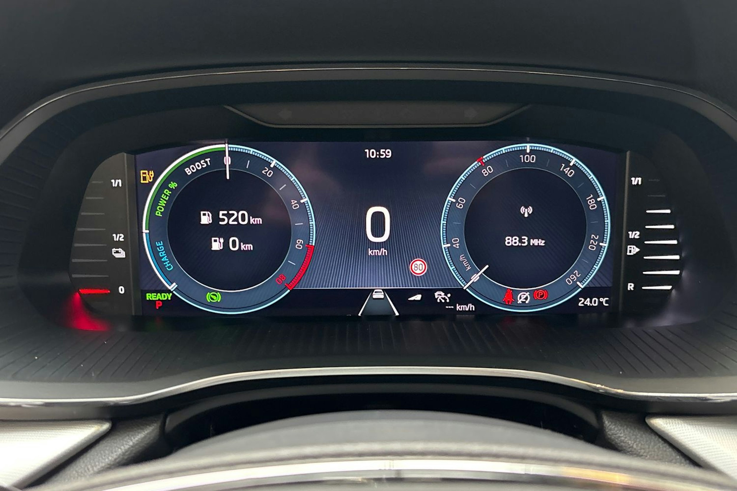 harmaa Skoda Octavia 2021 kuva 15.