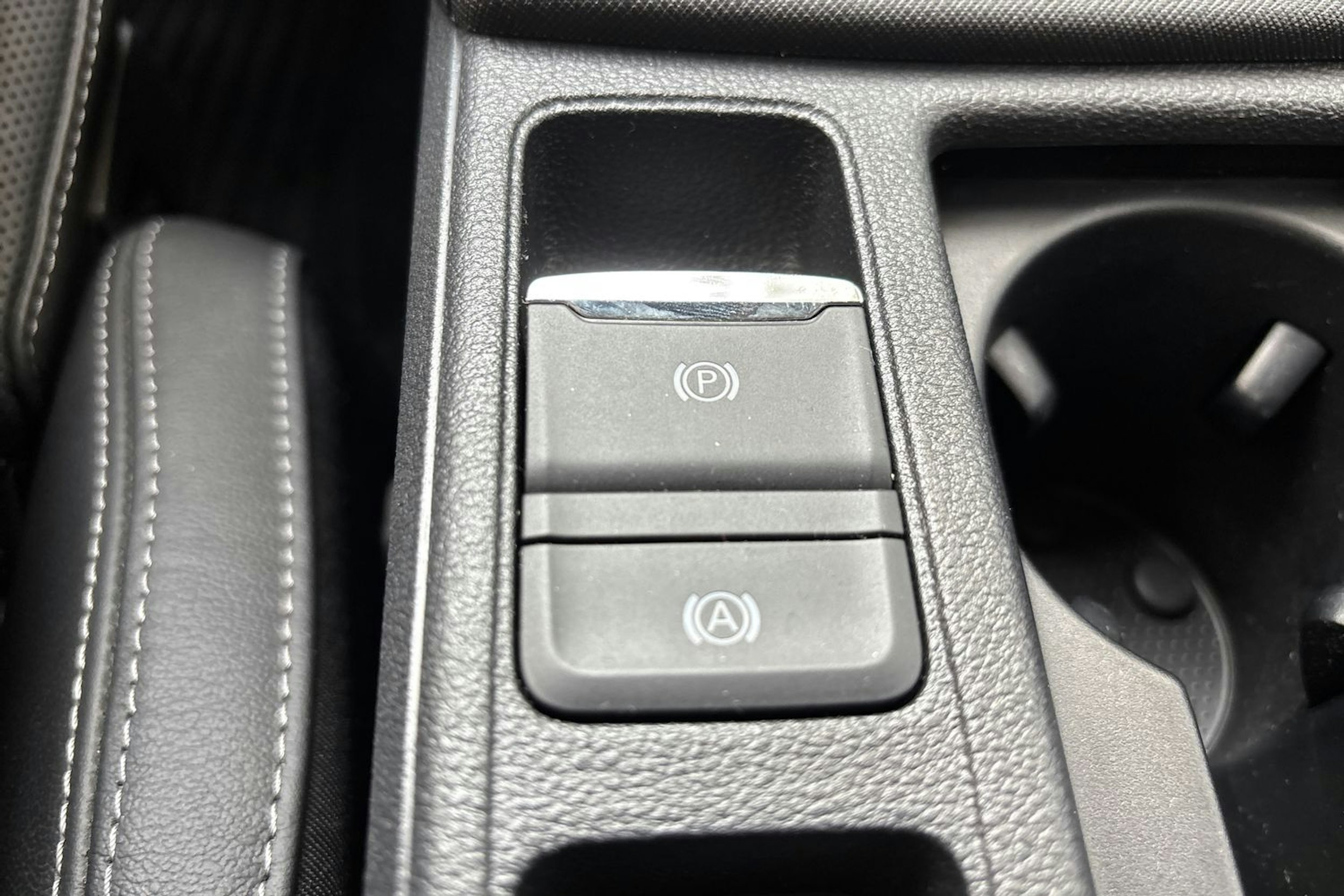 harmaa Skoda Octavia 2021 kuva 22.
