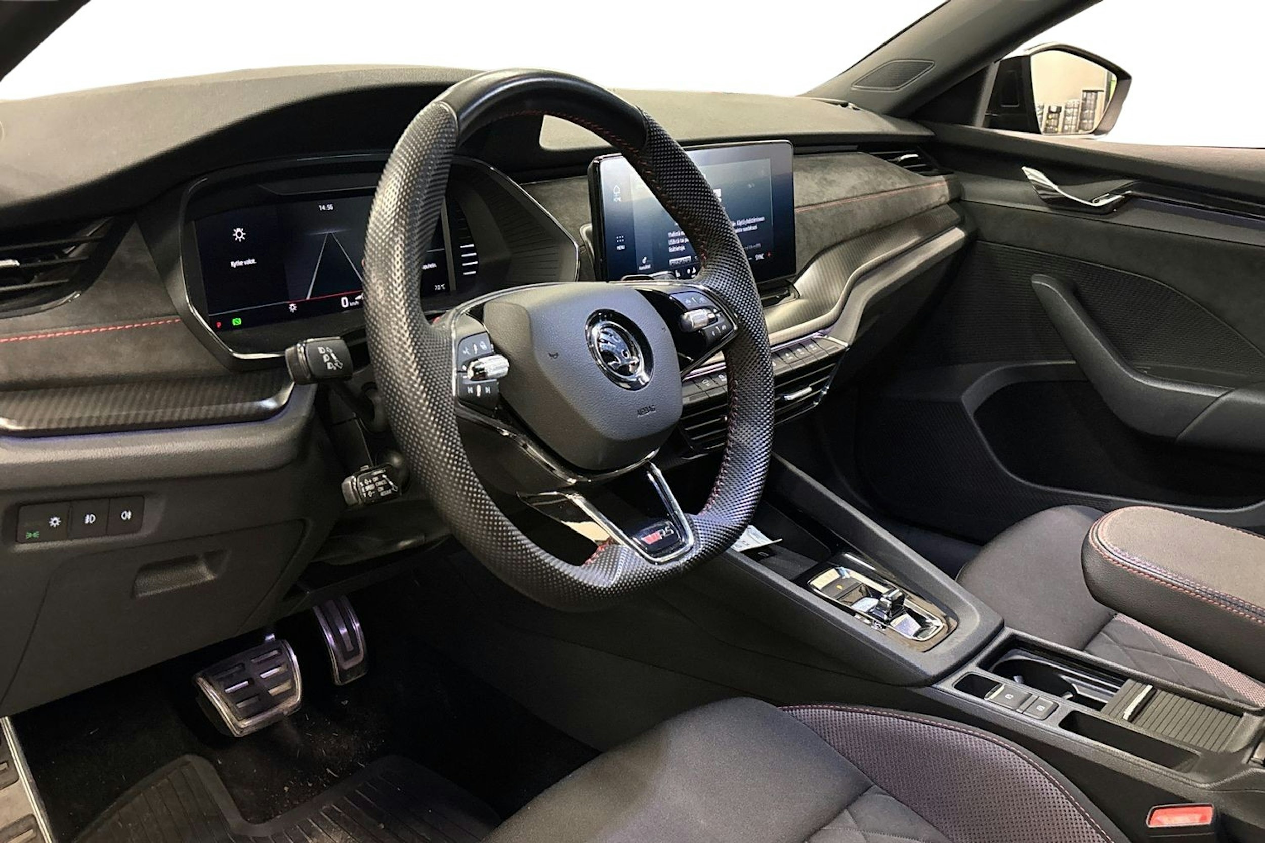 musta Skoda Octavia 2021 kuva 3.