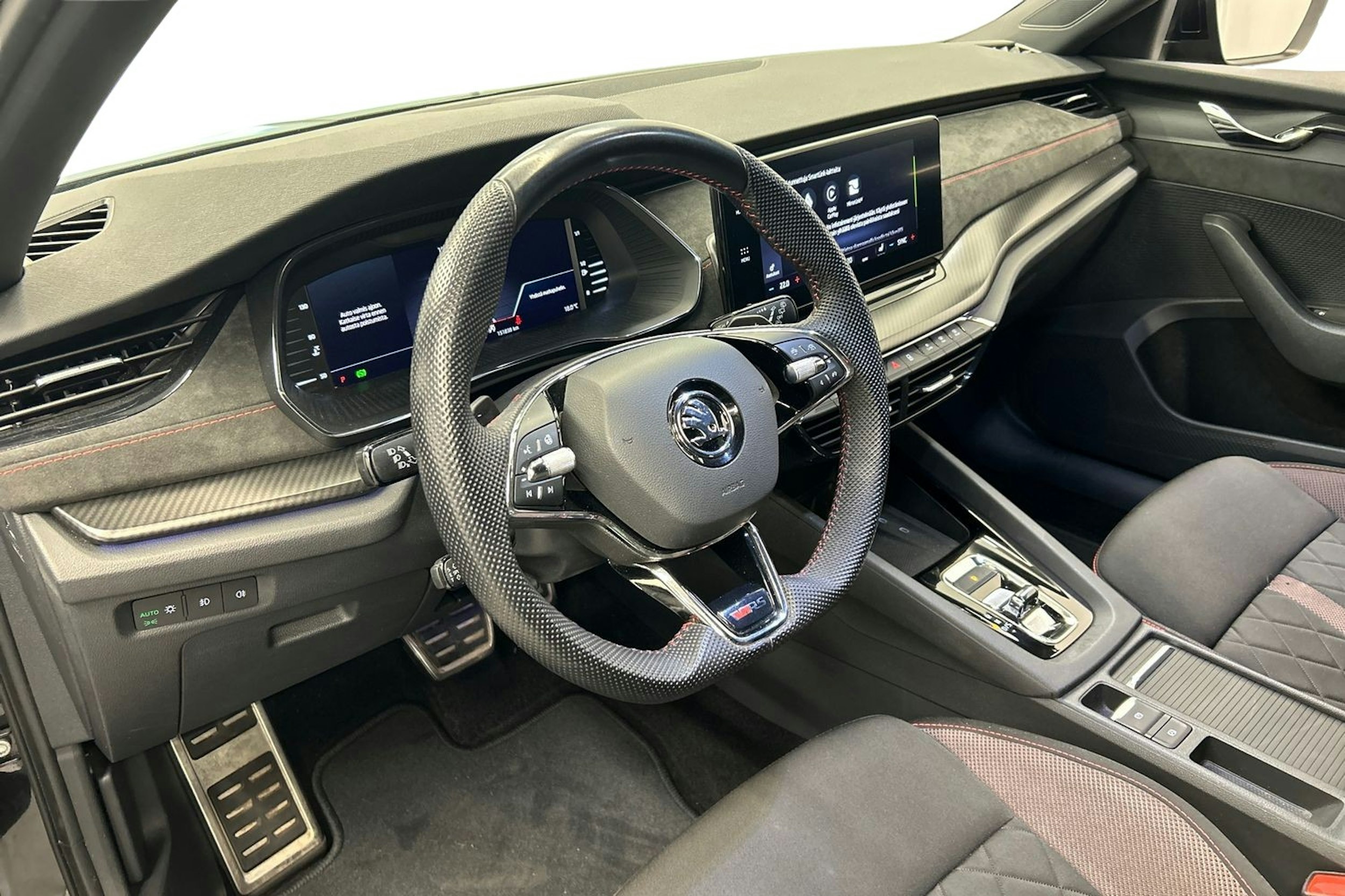 musta Skoda Octavia 2021 kuva 7.