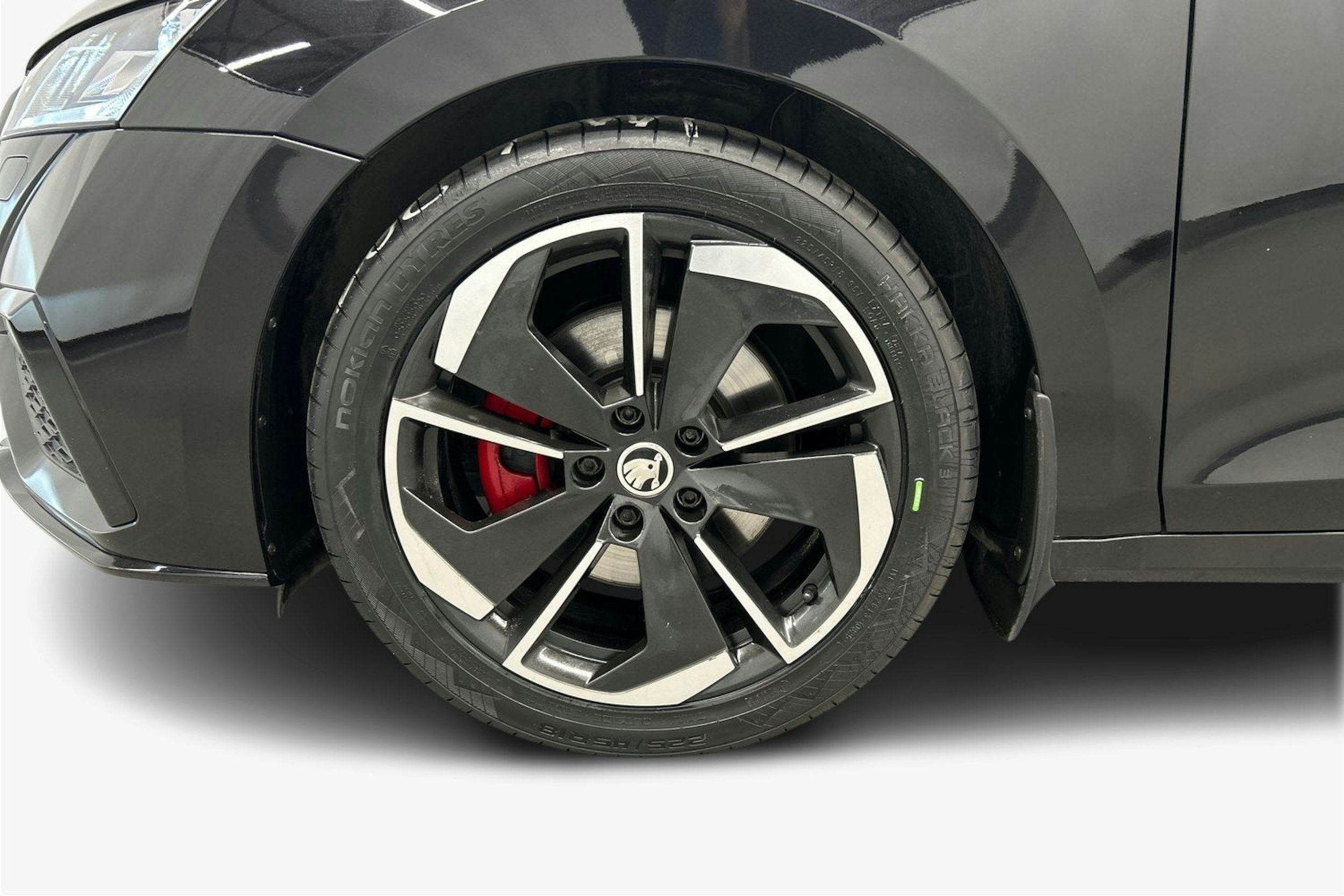 musta Skoda Octavia 2021 kuva 11.