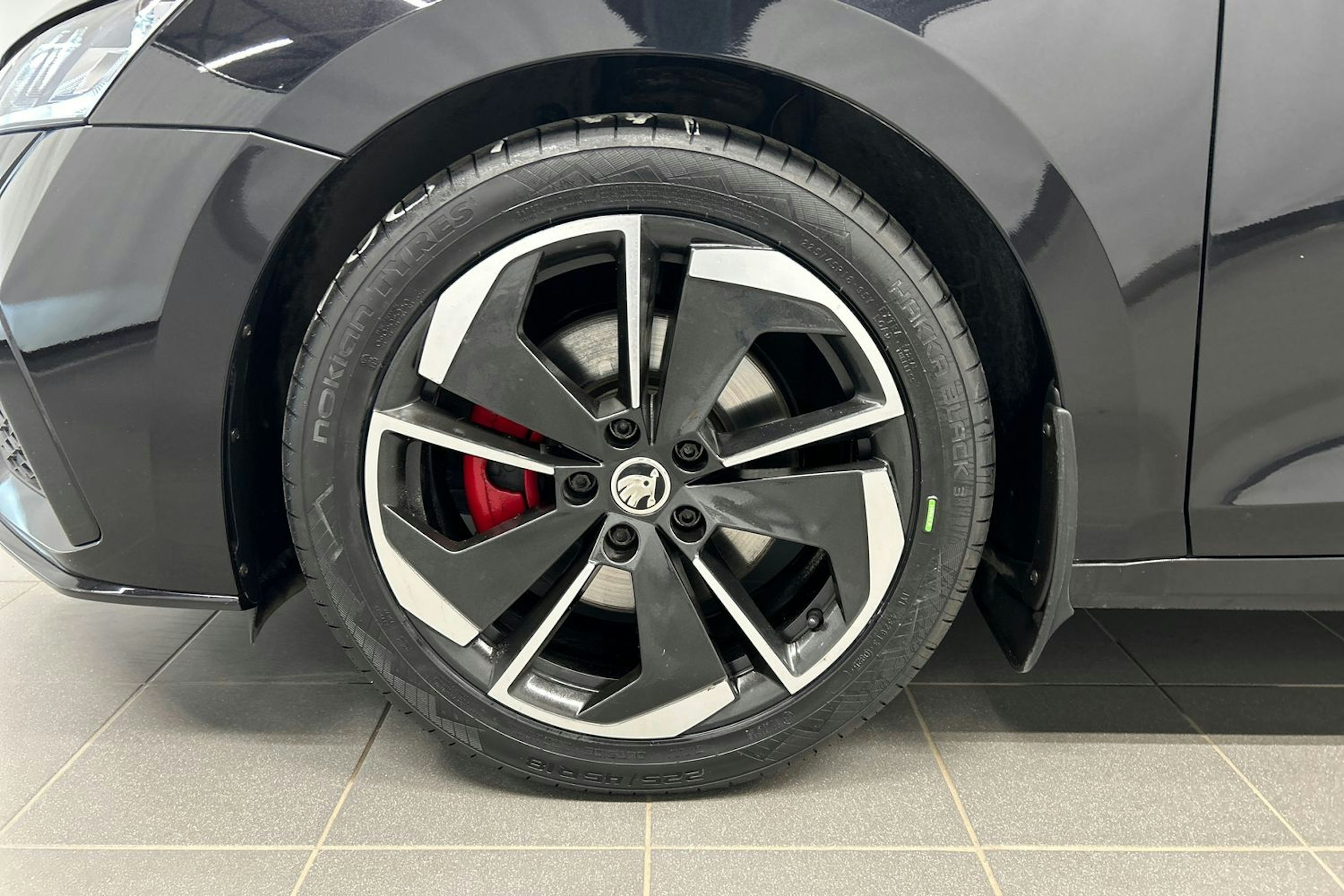 musta Skoda Octavia 2021 kuva 13.