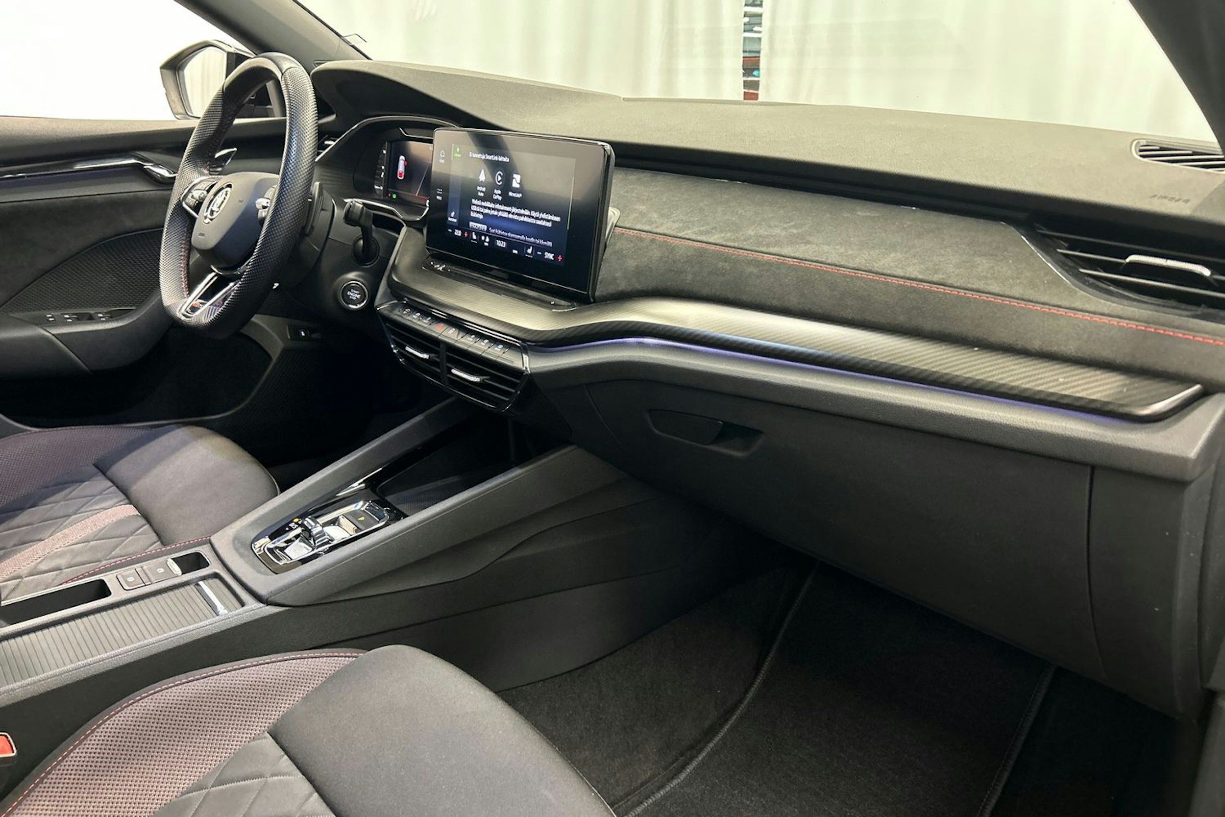 musta Skoda Octavia 2021 kuva 16.