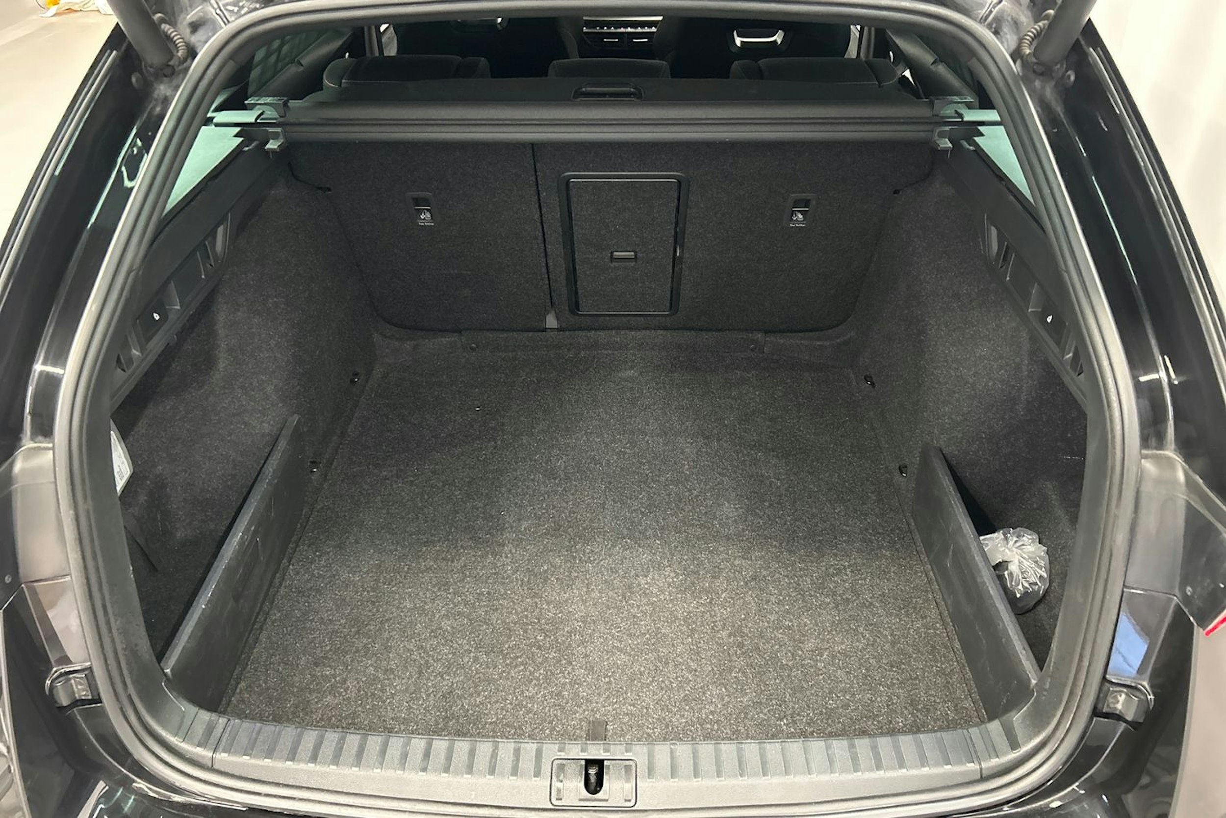 musta Skoda Octavia 2021 kuva 17.