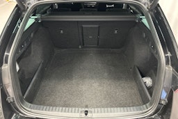 musta Skoda Octavia 2021 kuva 17.