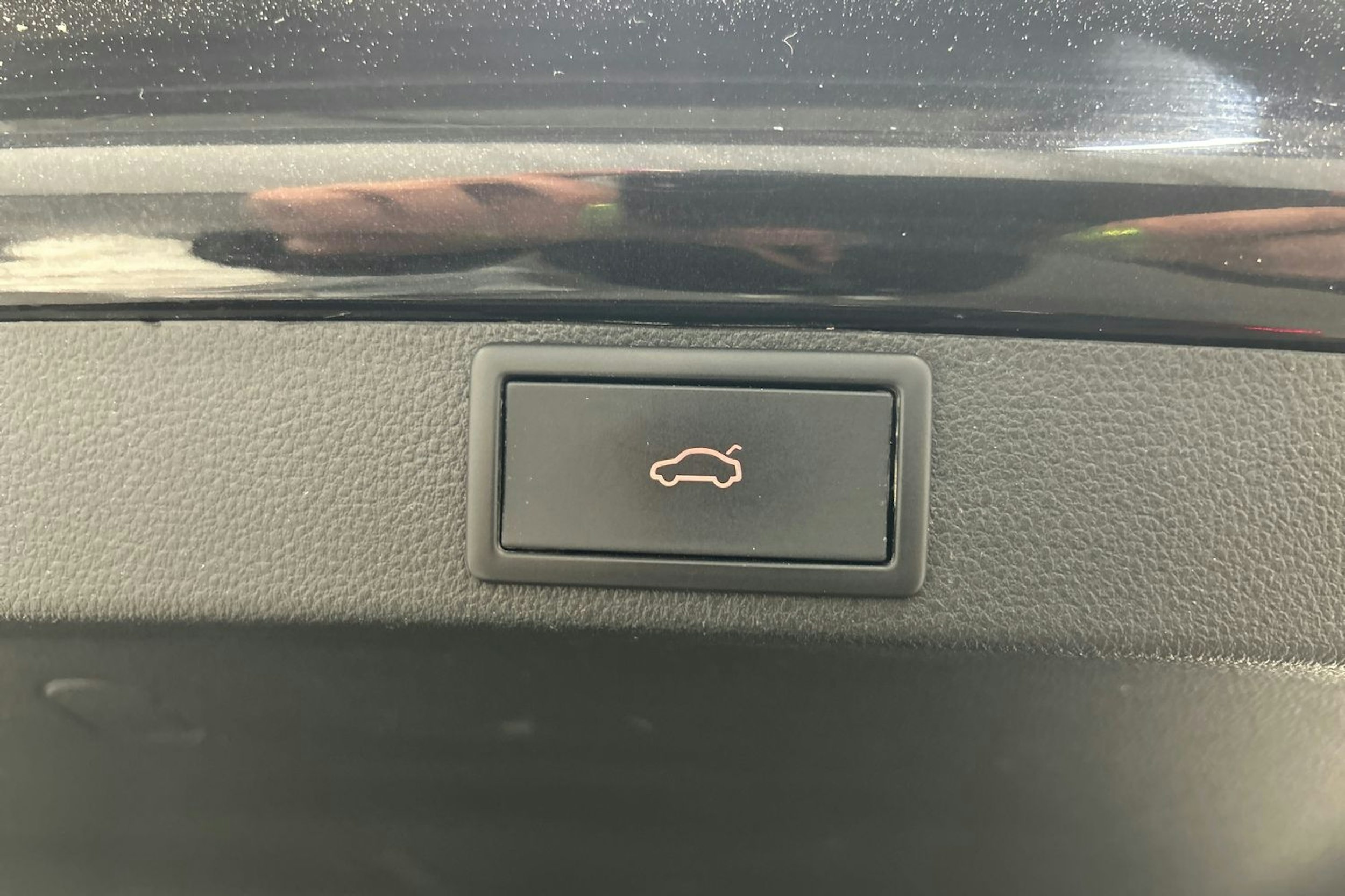 musta Skoda Octavia 2021 kuva 18.