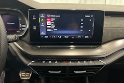 musta Skoda Octavia 2021 kuva 24.