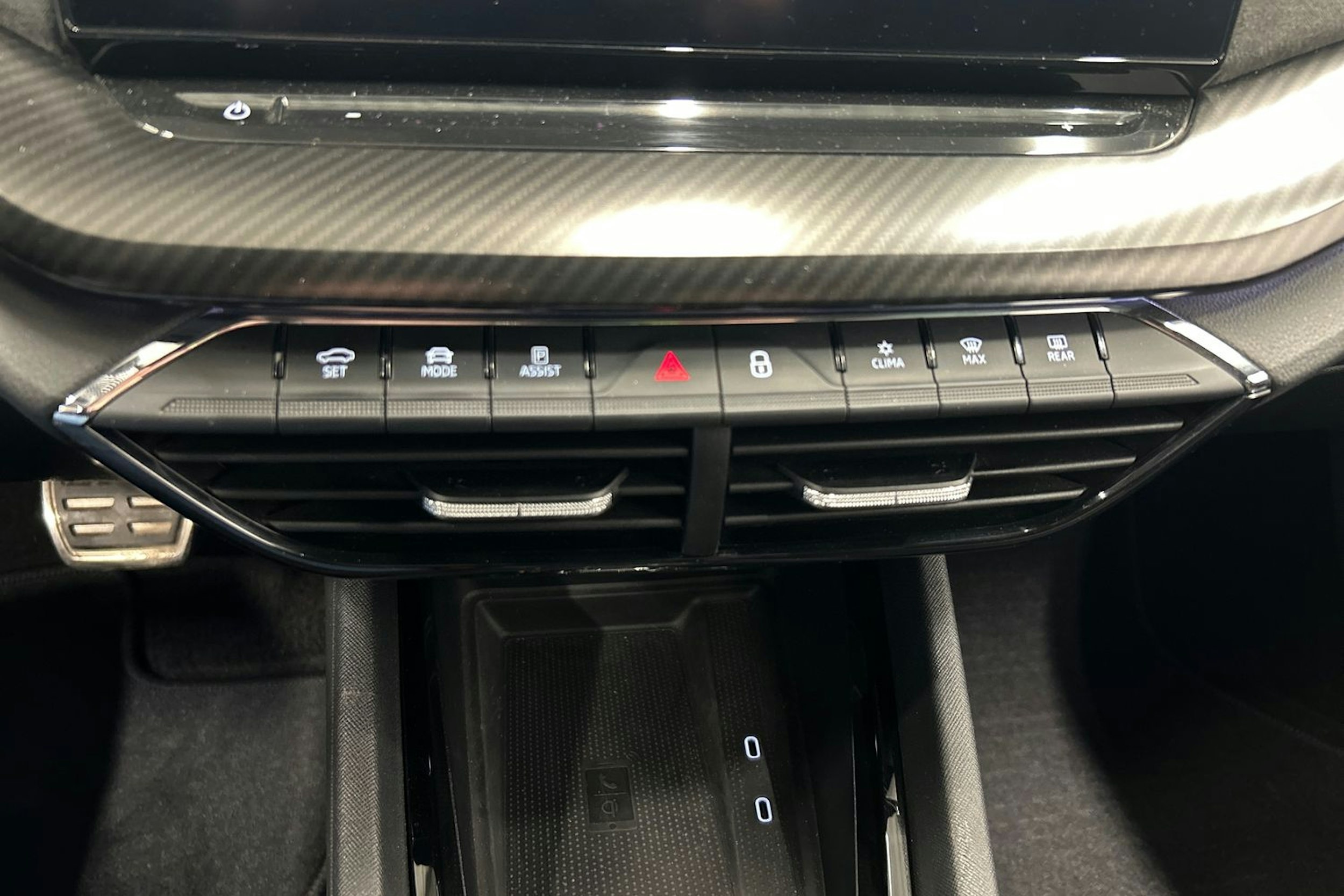 musta Skoda Octavia 2021 kuva 30.