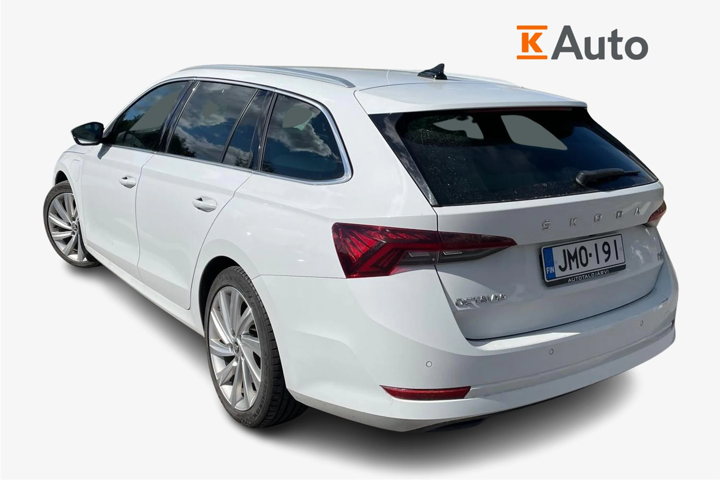 valkoinen Skoda Octavia 2021 kuva 2.