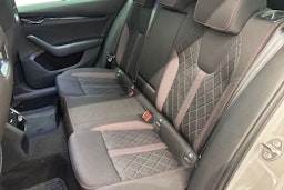 harmaa Skoda Octavia 2021 kuva 10.