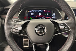 harmaa Skoda Octavia 2021 kuva 18.