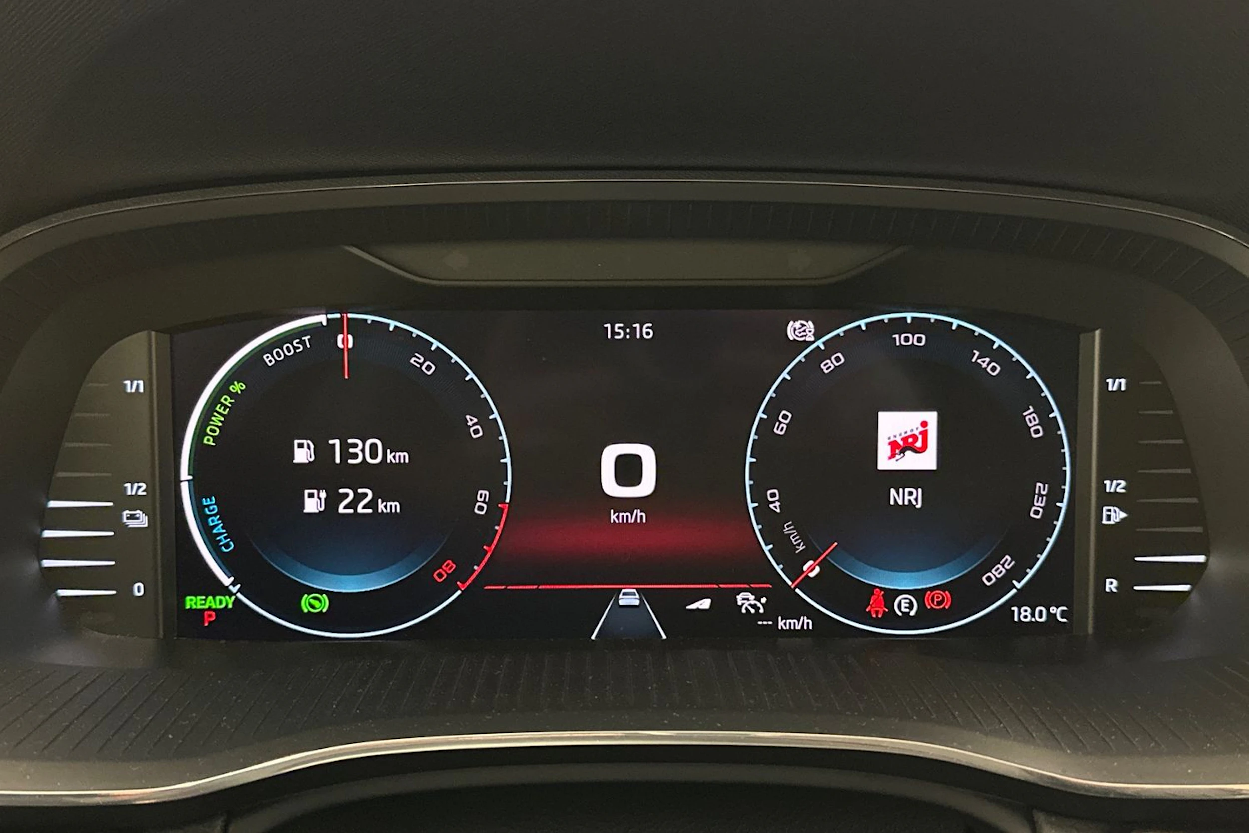 harmaa Skoda Octavia 2021 kuva 23.