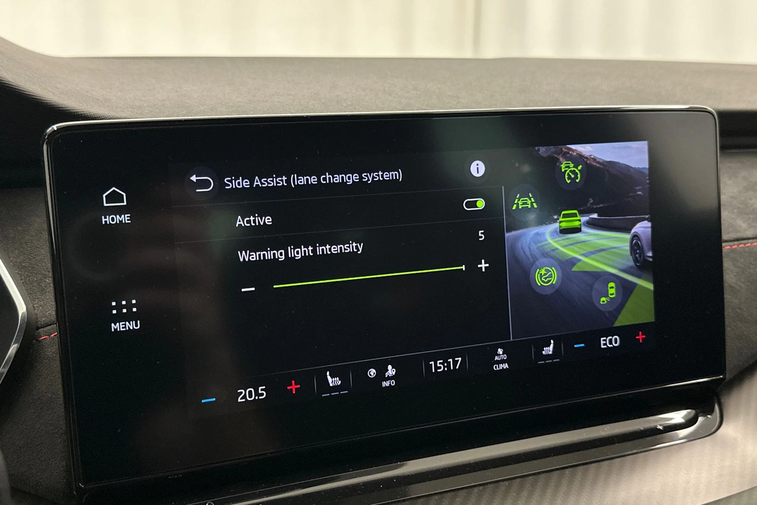 harmaa Skoda Octavia 2021 kuva 25.