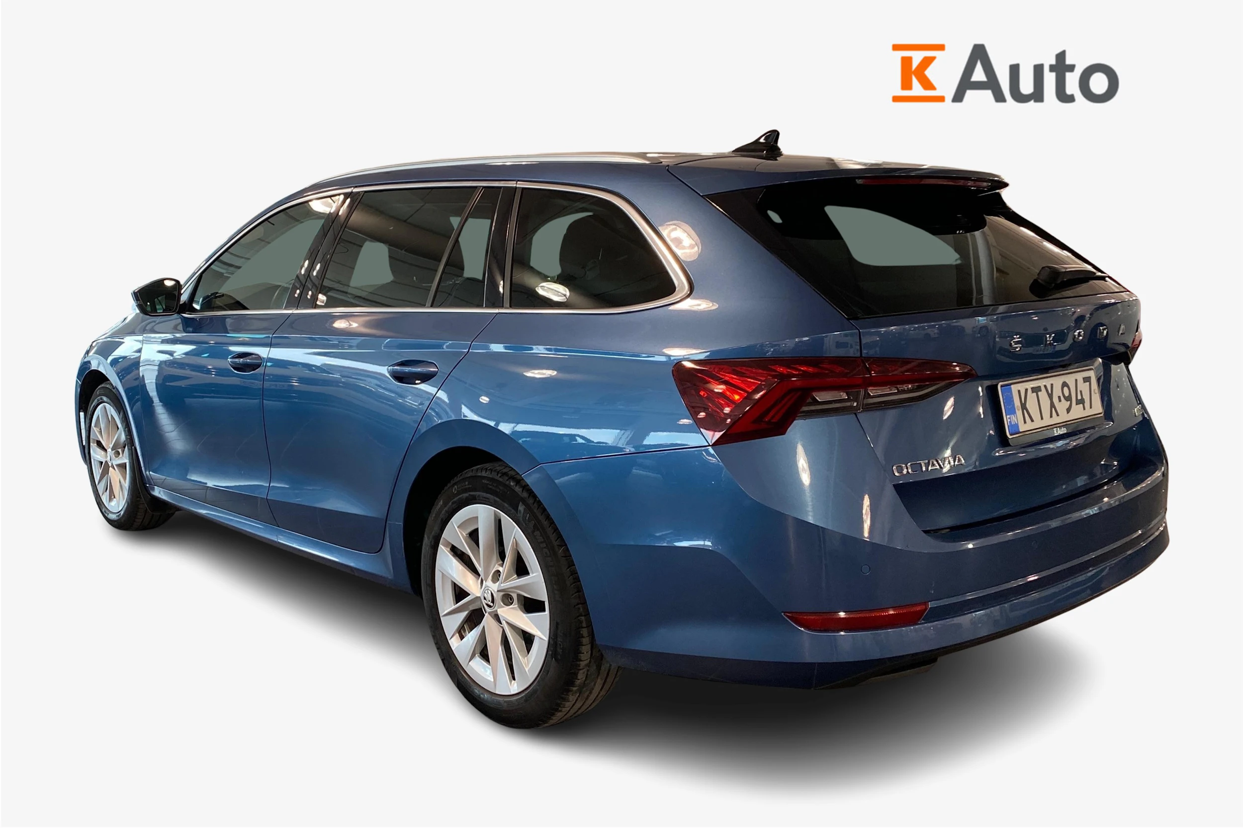 sininen Skoda Octavia 2021 kuva 2.