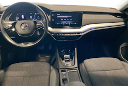 sininen Skoda Octavia 2021 kuva 7.